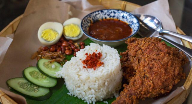 Malaysian National Dish – Nasi Lemak from different state related topic